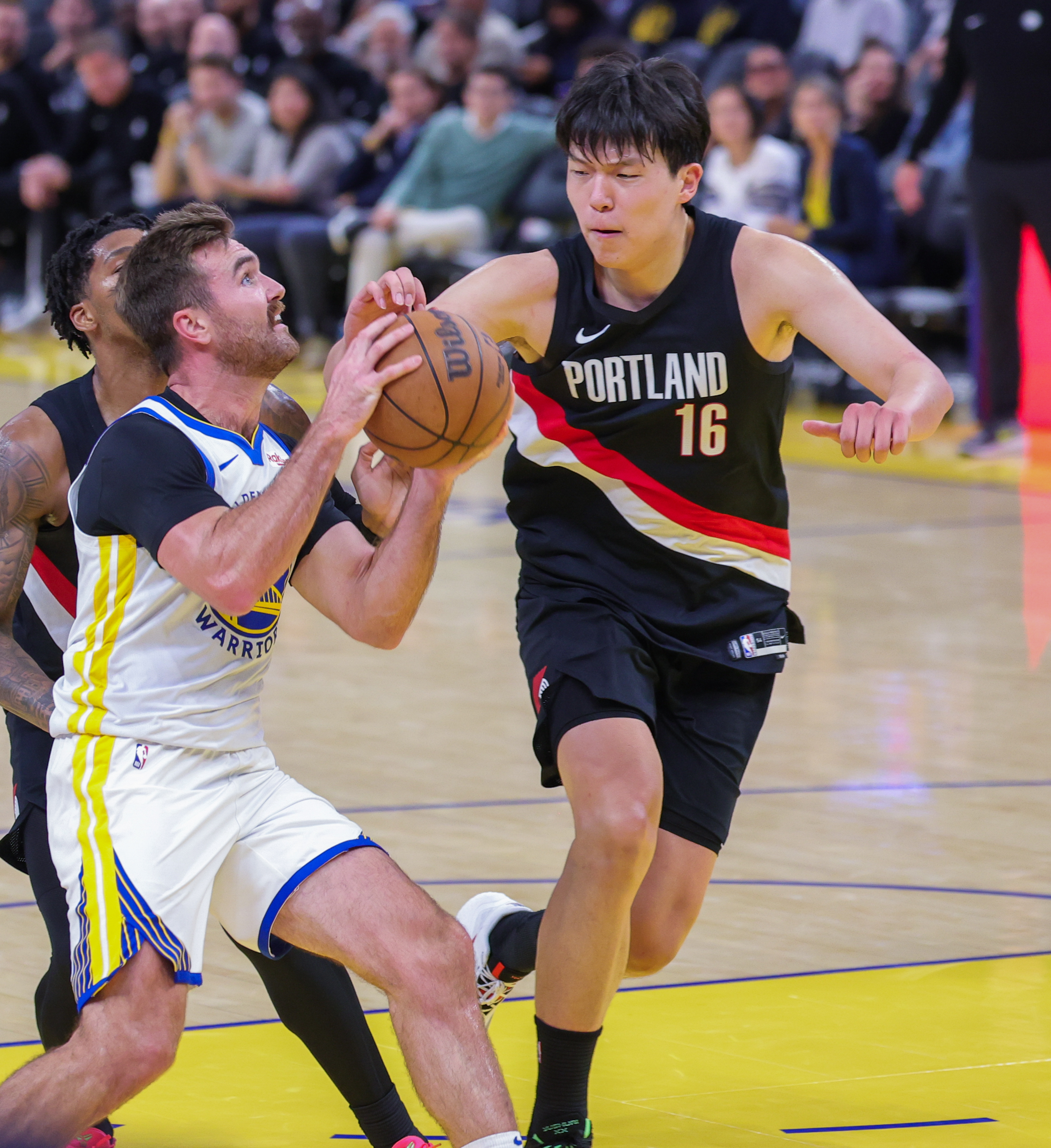 ymy体育官方-关于波士顿凯尔特人外线爆发备战德国杯金州勇士围绕NBA季后赛完成体检之后，金州勇士今晚状态回暖的信息