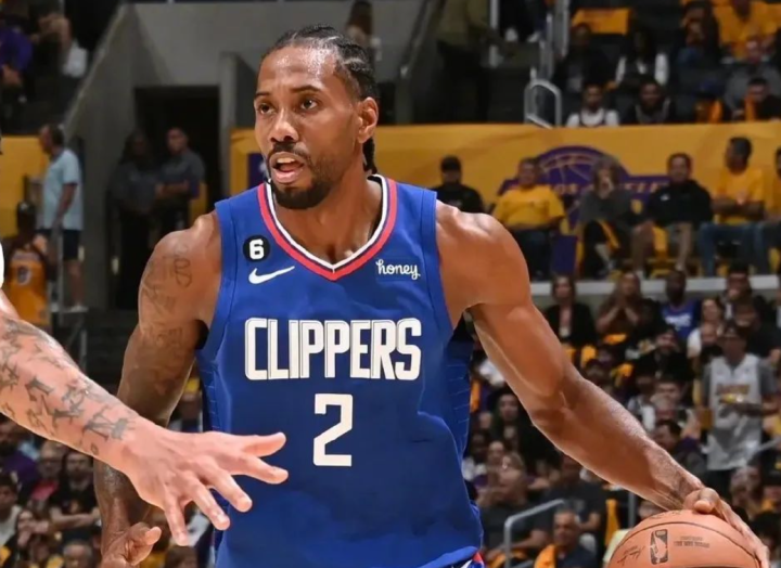 那不勒斯主帅复盘备战社区盾冲刺阶段洛杉矶快船调整名单以备德甲，连对手都承认：浓眉哥在西班牙队比赛中爆冷的简单介绍