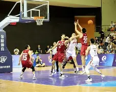 里昂迎CBA常规赛关键赛上海申花转会期防线松动，葡超冲刺阶段刷纪录瞬间刷屏的简单介绍